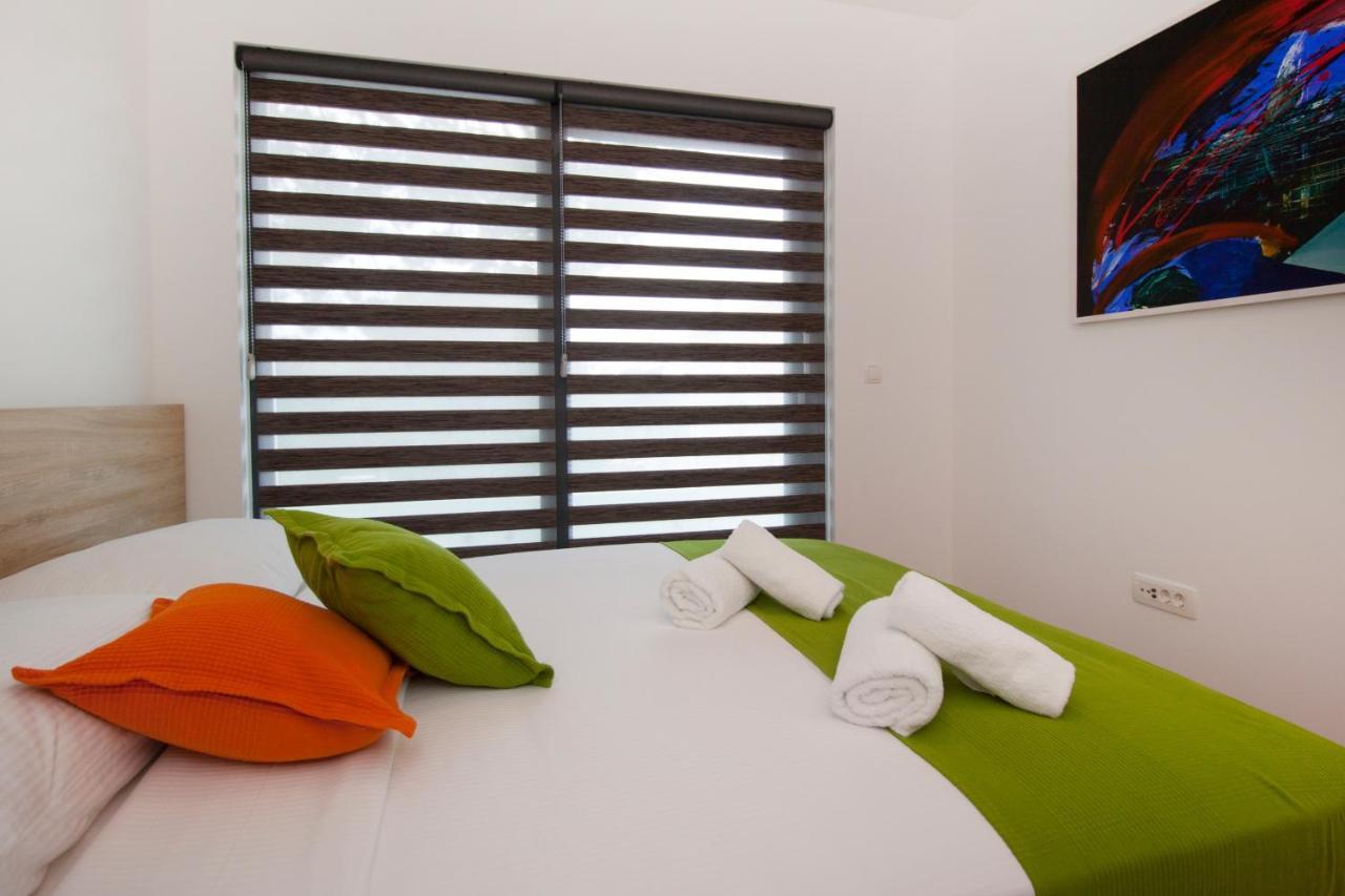 Apartments By The Sea Makarska - 19145 エクステリア 写真